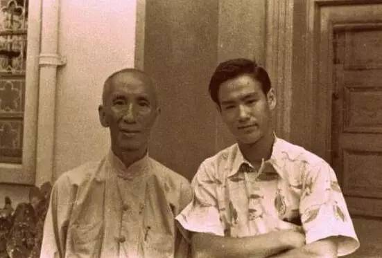 叶问与徒弟李小龙叶问(1893年10月1日—1972年12月1日),本名叶继问